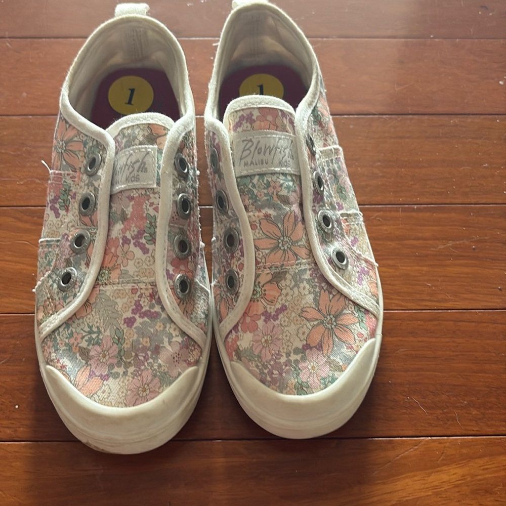 Girls shoes